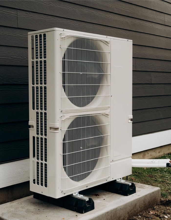 Pompe à chaleur installée à l’extérieur d’une habitation